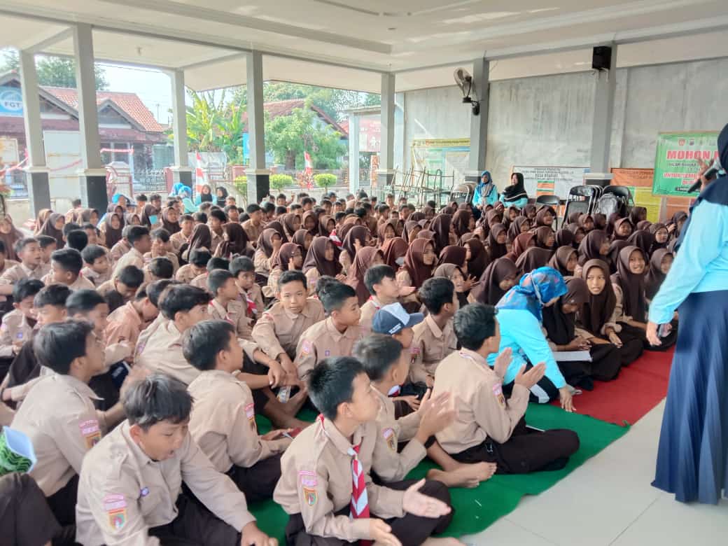 DesakramatP's tweet photo. Kegiatan Projek Penguatan Profil Pelajar Pencasila (P5) Siswa SMP Negeri 8 Pemalang di Pendopo Desa Kramat. https://t.co/sa66NjRR1j