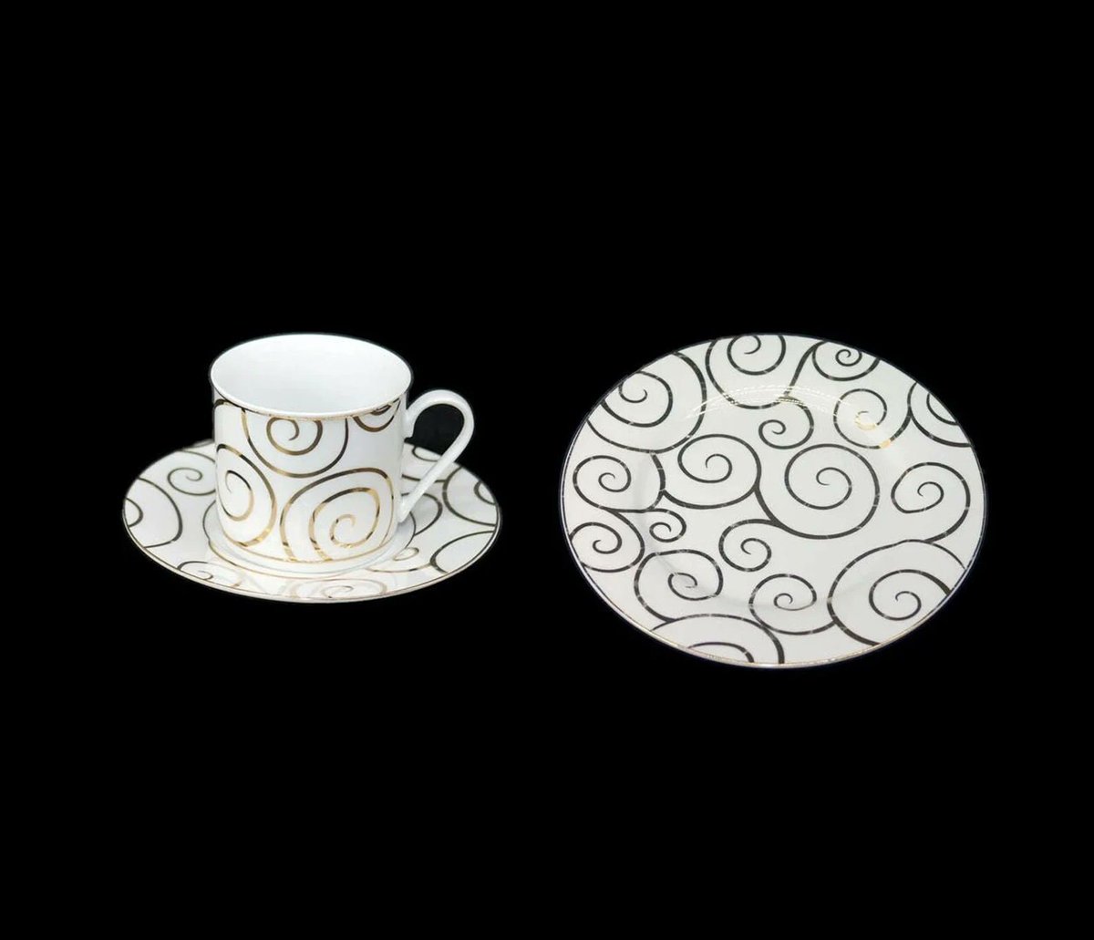 G97816960Girl's tweet photo. Pier 1 Gold Swirl Christmas trio of cup and saucer set and one salad plate. https://t.co/QDiPr2mqLY via @Etsy #BuyfromGroovy #antiqueshop #tableware #vintagetableware #dinnerware #Christmasdishes #Pier1 #Pier1GoldSwirl #Pier1tableware #EtsySellers https://t.co/KvmLMVUTNM