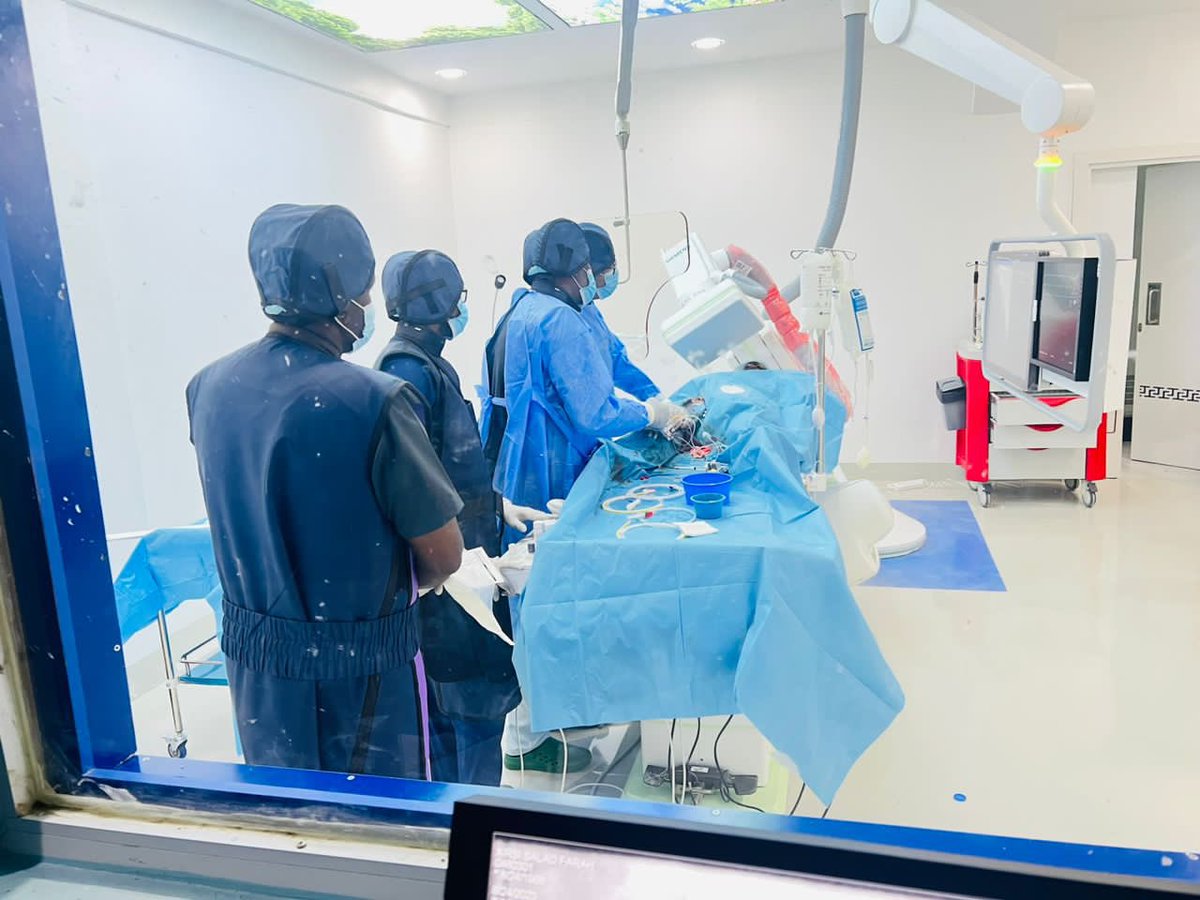 اجراء اول عملية قسطرة قلبية علاجية بالمستشفي الصومالي السوداني بمقديشو  ..شكرا للتيم العامل وشكرا للادارة علي الوقفة الصلبة حتي تحقق الحلم وانطلقت عمليات القسطرة …. الله ارفع البلاء عن السودان