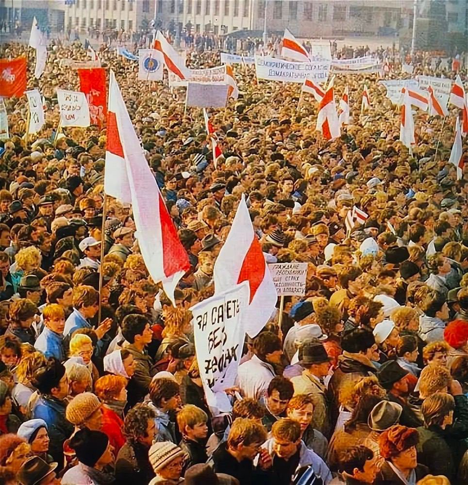 Tsihanouskaya's tweet photo. Exactly 32 years ago, only one day after Ukraine, Belarus restored its independence. A monumental day that symbolizes our enduring spirit &amp; aspiration for freedom. Now, we find ourselves fighting for independence once more. We proudly defend our right to exist as a free nation. https://t.co/mn4zPp07bw