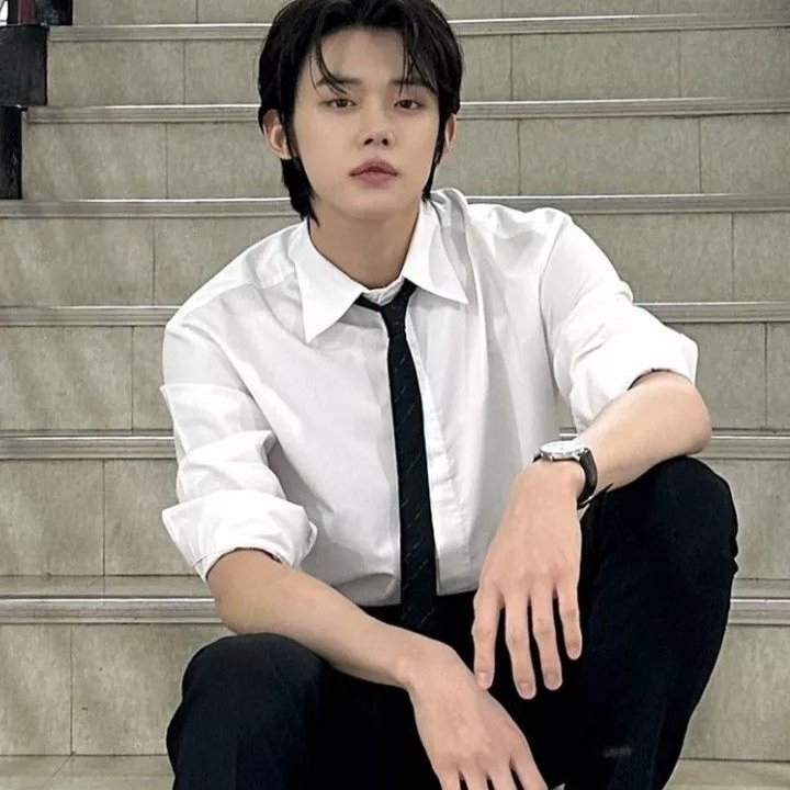 • day 2 •

hi, i'm zade.

• he/him, filo
• multi; mostly moa, army, engene, my, carat, bunnies
• lf moots || any fandom is welcome 
• not new to #stantwt &amp; #kpoptwt 

↻ / ♡ are highly appreciated, thank you!