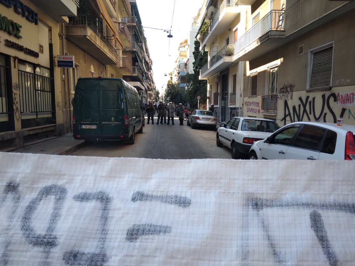 Prosfygika's tweet photo. Αλληλέγγυος κόσμος έχει μαζευτεί στη συμβολή Νάξου και Σκιάθου 

Να στηρίξουμε τα καλέσματα αλληλεγγύης του στεκιού άνω κάτω #Πατησίων και άλλων κατειλημμένων χώρων

Αλληλεγγύη με την κατάληψη #Ζιζανια και τους απελευθερωμένους χώρους αγώνα 

#antireport #μπακογιαννης https://t.co/RKwrP5vhfp