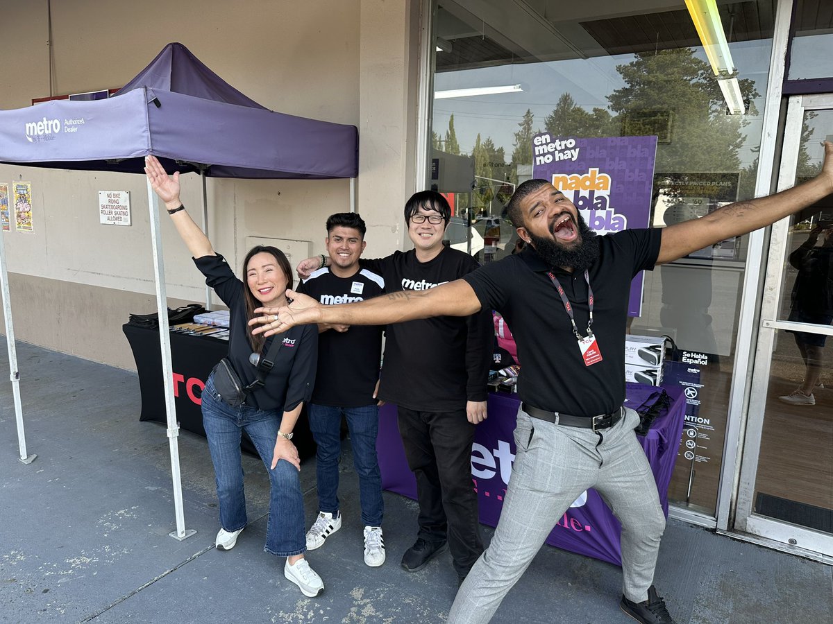 gracewang22's tweet photo. Back to school ๐ซ partnership w/ TCL event #2. Thankful to be able to give back to the community. #onemore #ExpressPNW @JamesLeeWW @HannahS68570862 @Maureen2828 @rodrigodp81 @lrosale7 @DerekOliver20 @MammaJones09 @magenta_beebe https://t.co/IWI1DDKHl2