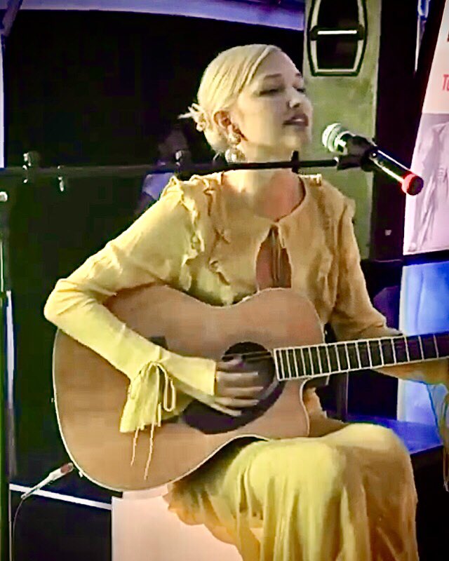 FANderWaalNews's tweet photo. .@GraceVanderWaal at the inaugural #FootprintsOfLifeGala in Bridgehampton NY (๐น @AndreBerto on IG Stories)
๐ฆ๐ฟ
#FigureItOut #FiftyShadesOfGreen #GreenVisionFoundation #SupportGraceVanderWaal #Boyfriends #ChooseKindness https://t.co/6ASC86bJiA