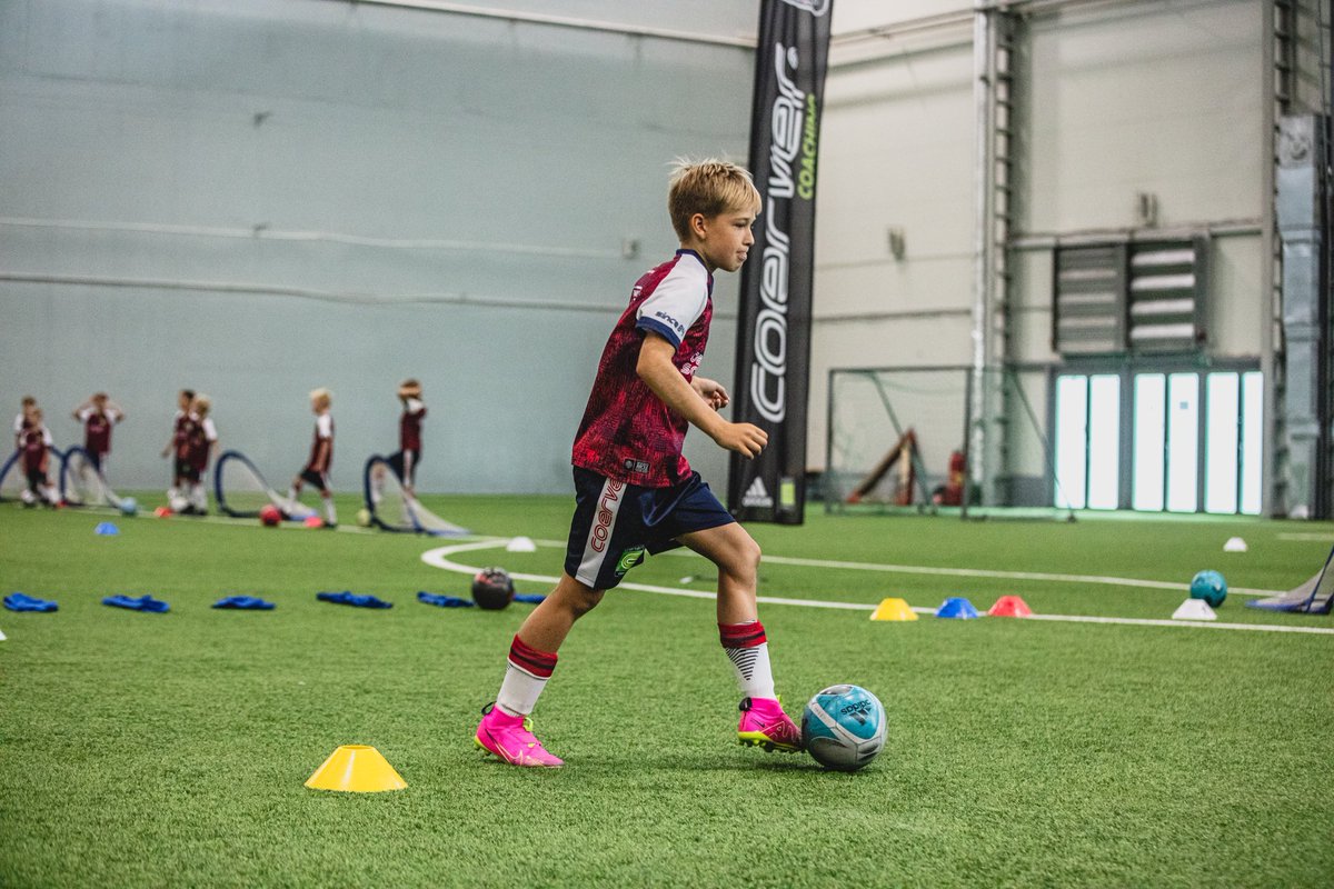 CoerverLV's tweet photo. Sākam nometnes noslēdzošo dienu. Palikuši divi treniņi, kuros jāparāda savs labākais sniegums. Aiziet, puiši!💪⚽️

Nometni atbalsta:
🟢 @FSMETTA 
⚪️ @adidasfootball 
🟢 Tallink Hotel Rīga
🔴 Sportland
🟠 Pica LuLū

#coerverlv #coerver #coervercoaching https://t.co/CPF7ixGoYR