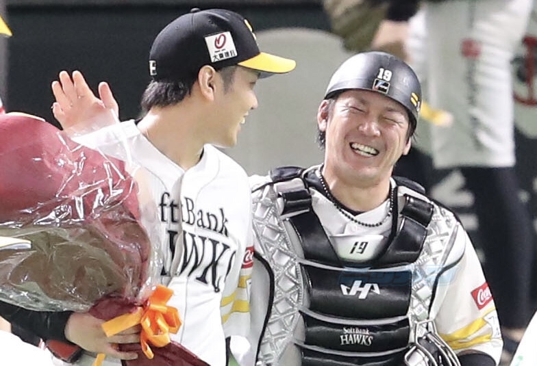 ／
鷹党&amp;野球好きの皆さんへ
みずほプレミアムシートSS席をペア２組４人に #プレゼント !
9/7ソーロ
9/8ソー楽
＼

⚾️応募＝<a href="/SNikkansports/">日刊スポーツ西部本社(九州・山口)</a>と<a href="/nikkan_hawks/">日刊スポーツ・ソフトバンク担当</a>
の両方をフォローし、本投稿をRT
⚾️締切＝9/3
⚾️当選＝DM
※希望日あればリプ願います

#sbhawks #懸賞 #プレゼント企画 #西部日刊懸賞