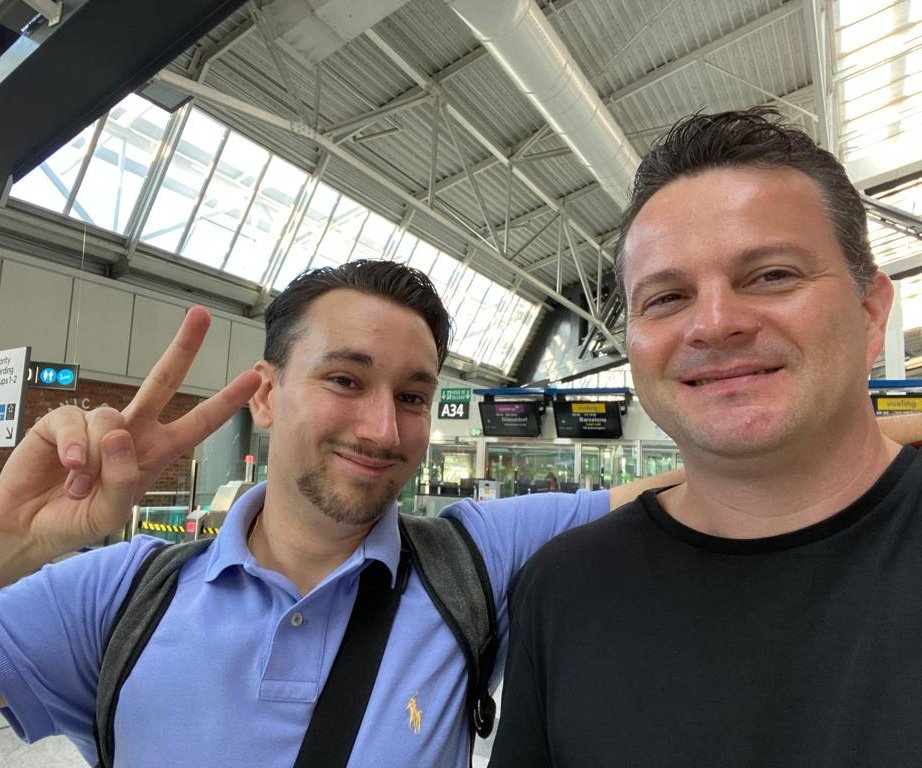 LudwigDeLarge's tweet photo. Direction Düsseldorf pour le Championnat du Monde par équipes avec @AlphaEchecs @Vachier_Lagrave et c'est pas pour de la diplomatie 🦈

https://t.co/79DPZKBiuD https://t.co/o6C7CsKJCJ