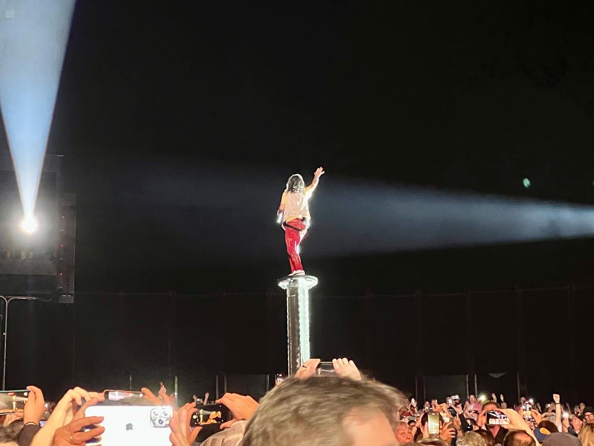 98.5 KFOX tweet media