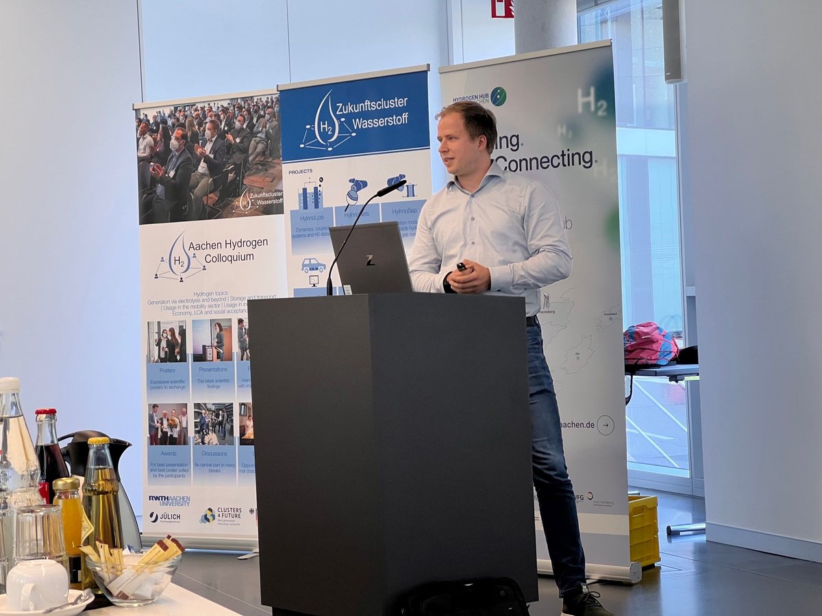 ZWasserstoff's tweet photo. #hydrogen technology is becoming a benchmark for Germany's energy supply 🔋
Still impressed after the monthly "meet&amp;connect" from @HydrogenHub. This time it was at @RWTH, because @ZWasserstoff presented current mobility topics. 
#zukunftscluster #wasserstoff #clusters4future https://t.co/41Oz0Rvqwi