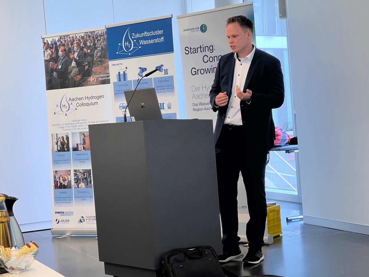 ZWasserstoff's tweet photo. #hydrogen technology is becoming a benchmark for Germany's energy supply 🔋
Still impressed after the monthly "meet&amp;connect" from @HydrogenHub. This time it was at @RWTH, because @ZWasserstoff presented current mobility topics. 
#zukunftscluster #wasserstoff #clusters4future https://t.co/41Oz0Rvqwi