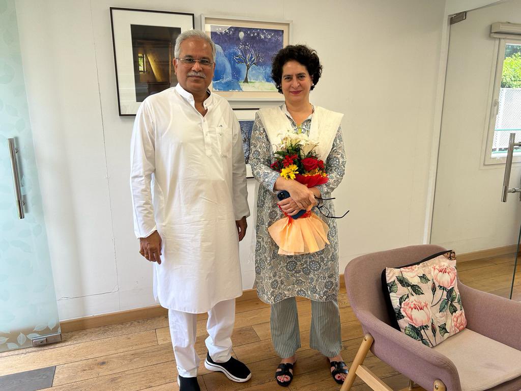 हमारी नेता, कांग्रेस महासचिव श्रीमती प्रियंका गांधी जी से आज मुलाकात हुई।

देश, प्रदेश की राजनीति, आगे की रणनीति सहित कई मुद्दों पर सार्थक चर्चा हुई। <a href="/priyankagandhi/">Priyanka Gandhi Vadra</a>