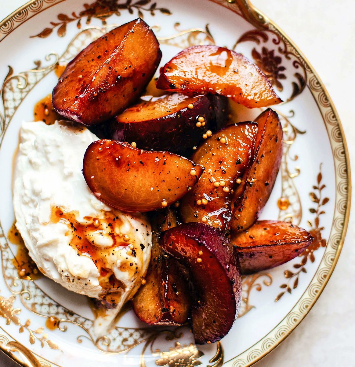 Elevating appetizers with a summer twist: Baked plums drizzled with balsamic, sprinkled with mustard seeds, and paired with creamy burrata. A flavor symphony that's both elegant and utterly delicious! 🍑🧀🌱 #SummerRecipe