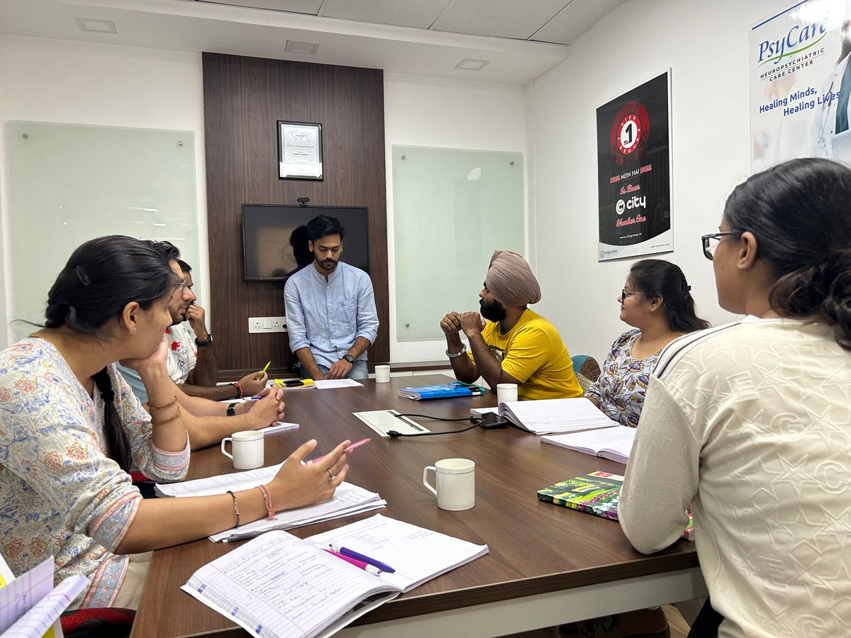 insperme's tweet photo. Midweek Momentum: Taking a Quick Work Check as the Festive Spirit Grows! 
.
If you're interested in joining our team, please visit us at https://t.co/ZauzR5gwjy
.
#inspermeconsulting #insperme #jointeam #careers #midweekmomentum #team #creativesession https://t.co/Mt3ejzu3re