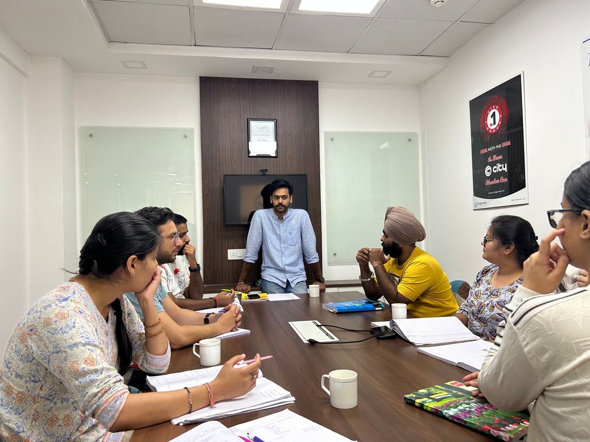 Midweek Momentum: Taking a Quick Work Check as the Festive Spirit Grows! 
.
If you're interested in joining our team, please visit us at bit.ly/3nTp9kG
.
#inspermeconsulting #insperme #jointeam #careers #midweekmomentum #team #creativesession