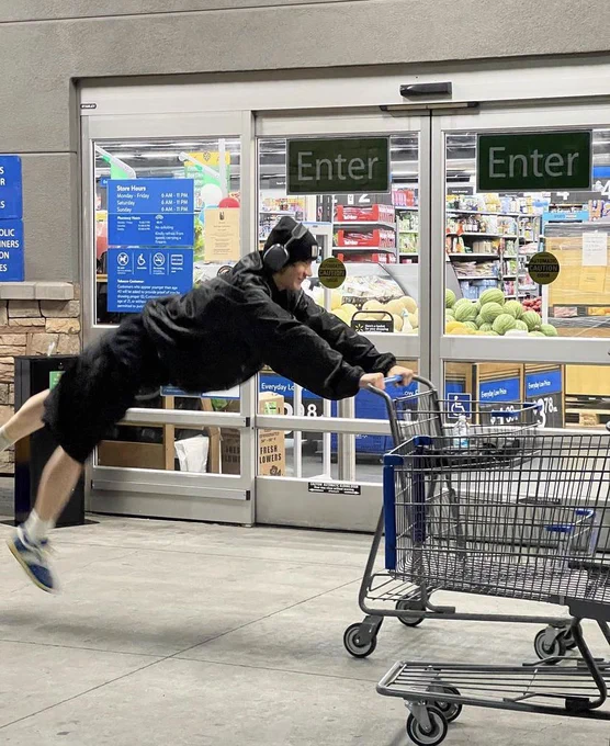 F4W8iqXa8AAAVv4?format=webp&name=small