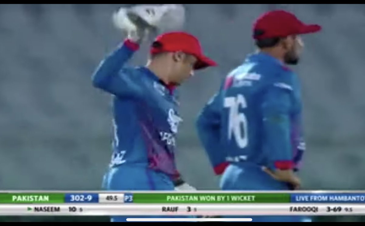 TaseerRao's tweet photo. Gurbaz be like: 
Gloves aisy phenkny sy jeet jaaty hain kya?😂🫣🫣#PakvsAfg #Naseem_Shah #NoBall https://t.co/LEIokwRGsh