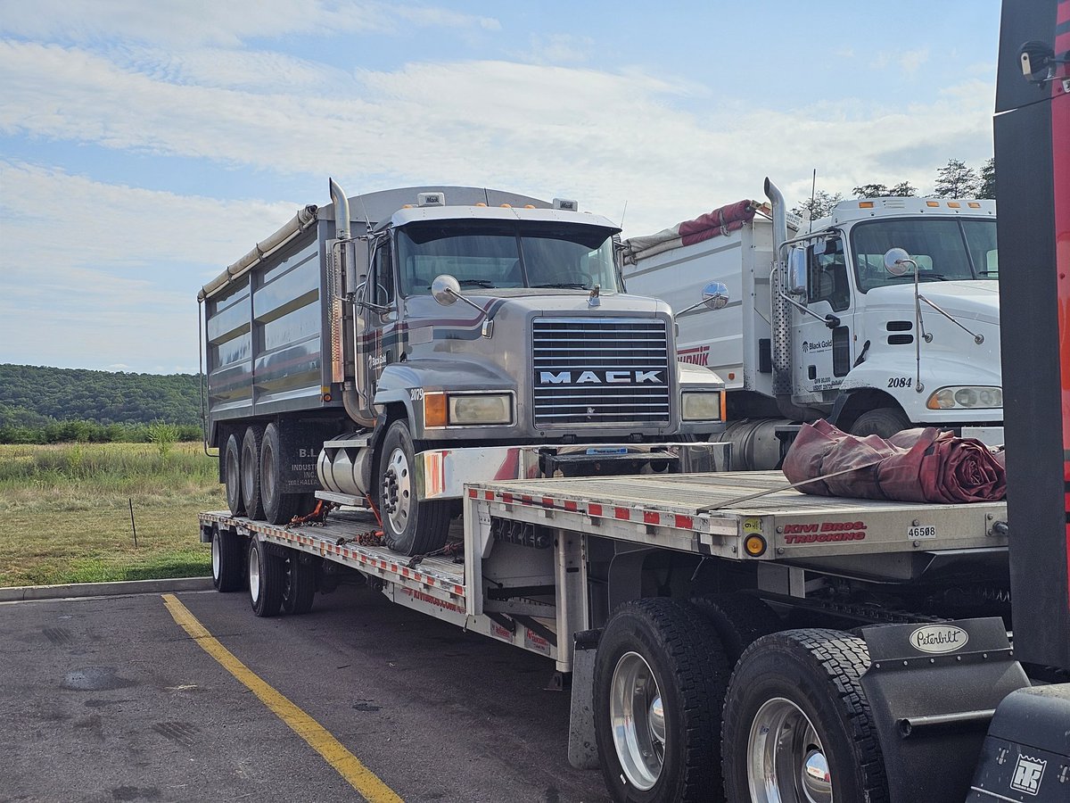 ResidentTrucker's tweet photo. Good day Brotherhood stream should be starting soon hope to see everyone there as we make our way to North Dakota https://t.co/wvx2USumuF