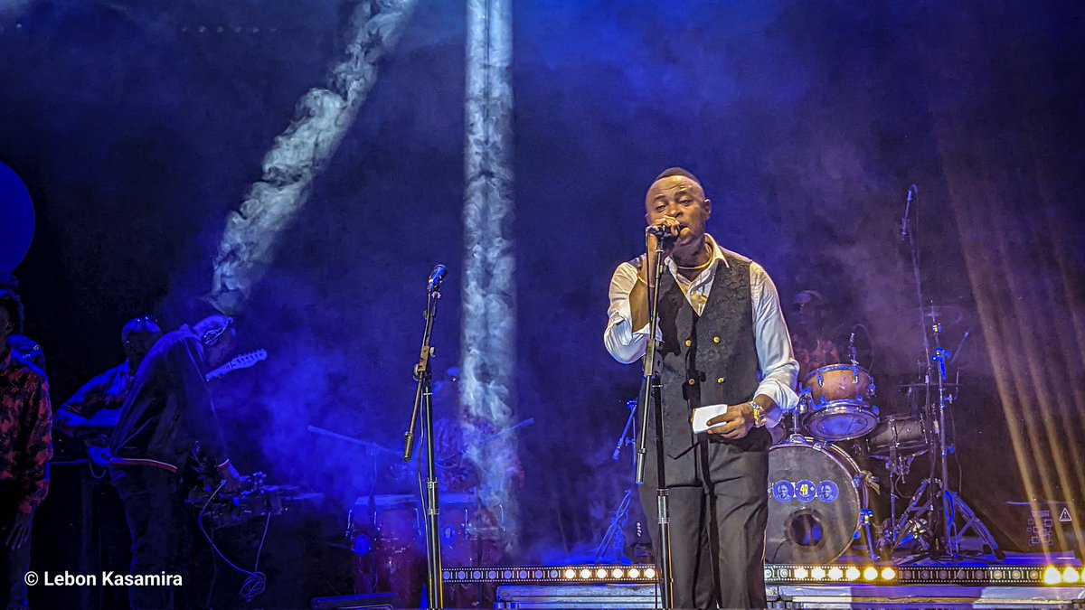 lebonkasamira's tweet photo. Reddy Amisi a fêté ses 40 ans de musique au studio Maman Angebi, dans les installations de la #RTNC. Un concert sans auto-tune, du pur son ! #rdc 😅 https://t.co/ClPLZPmqfL