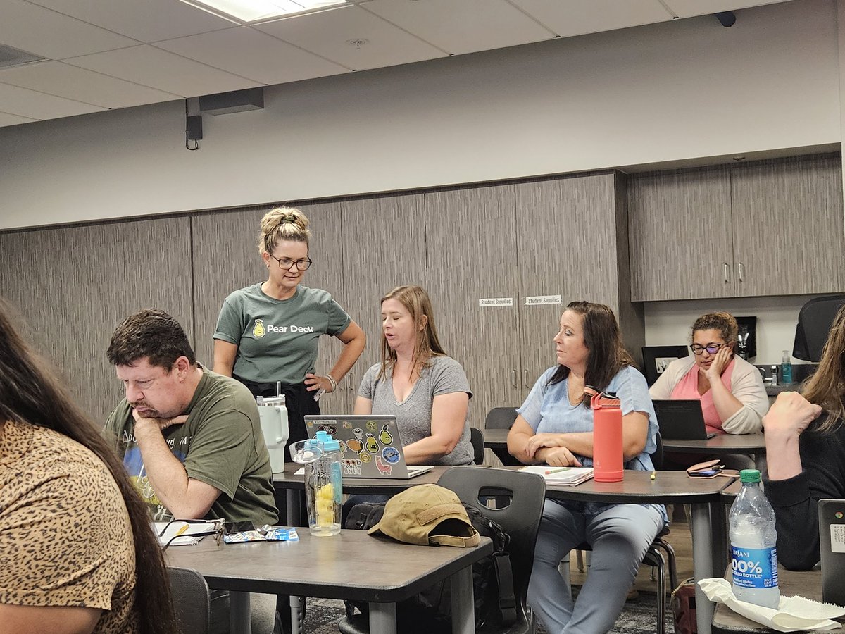 Skral421's tweet photo. Excited to #sharethepear with Ocean View SD #teachers because we are #BetterTogether. Thank you, @PearDeck, for the support. We are fired up for the new school year! #teachers teaching teachers! ♥️ https://t.co/tdB1fD0ZTj