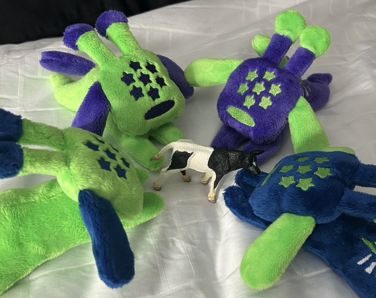 halfofacat's tweet image. Send help they’re forming crop circles #IFC2023