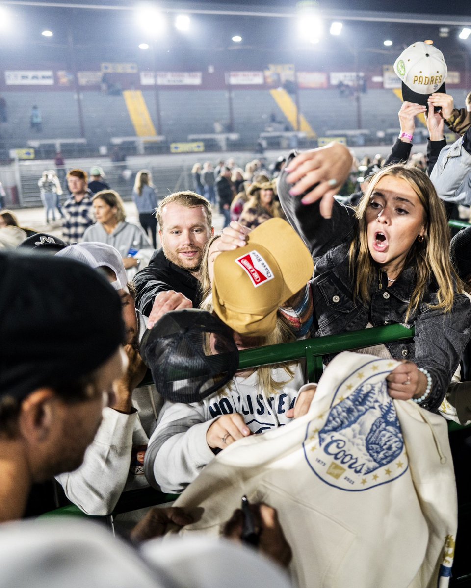 ChaseRiceMusic's tweet photo. Shit gettin rowdy out west. 📸: @EvanDeStefano https://t.co/Ab3inMXgMo