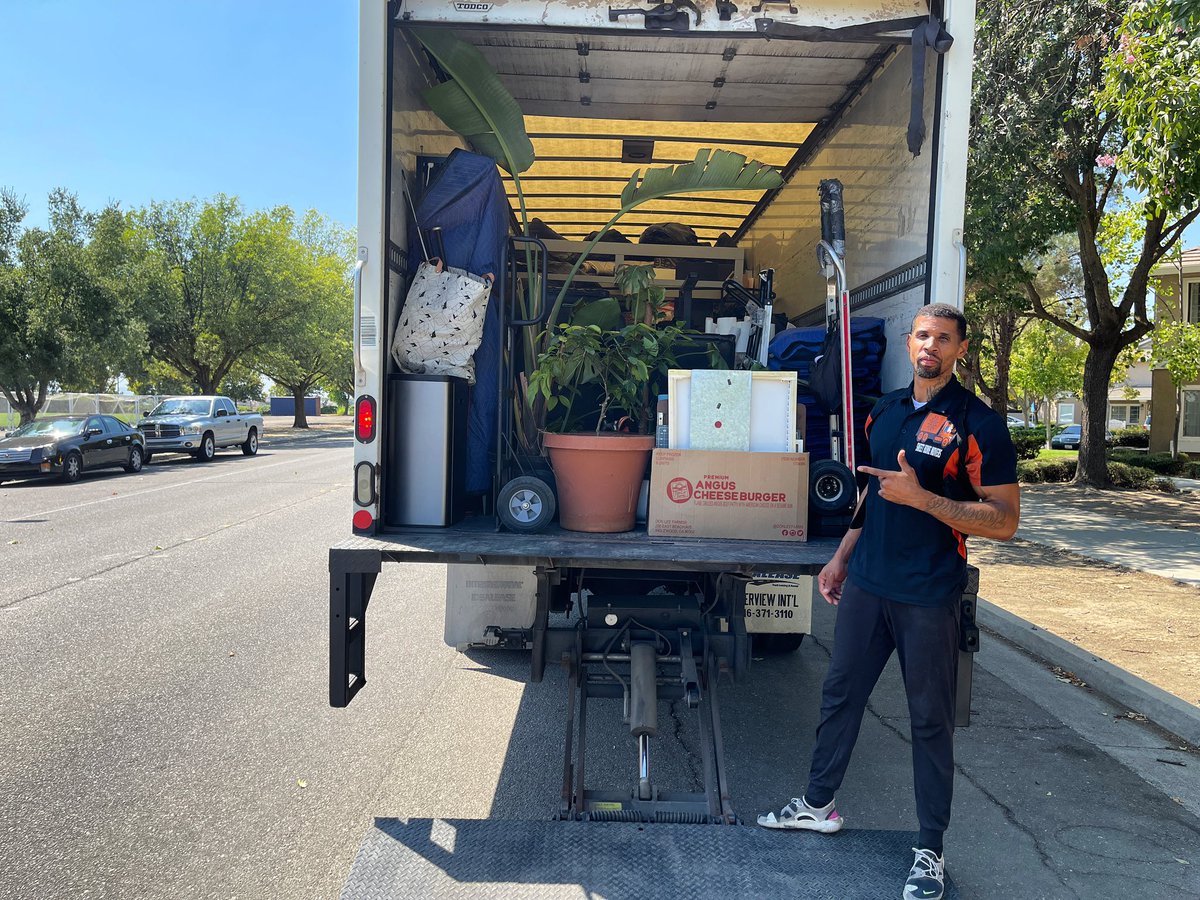 Our team knows that the moving process can be stressful, which is why we always strive to make it a little lighter and more enjoyable. #sweethomemovers