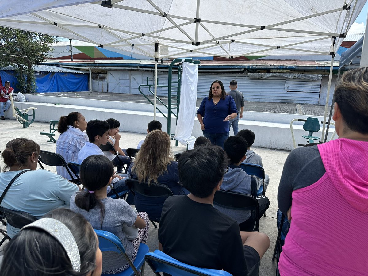 MayeliRuizO's tweet photo. Este día llevamos a cabo nuestra segunda  jornada doble de corte de cabello y toma de fotografías gratuitas para los niños de las Colonias Tacuba y Pensil que ingresarán al ciclo escolar 2023-2024…
1/2 https://t.co/M5Enjscad5