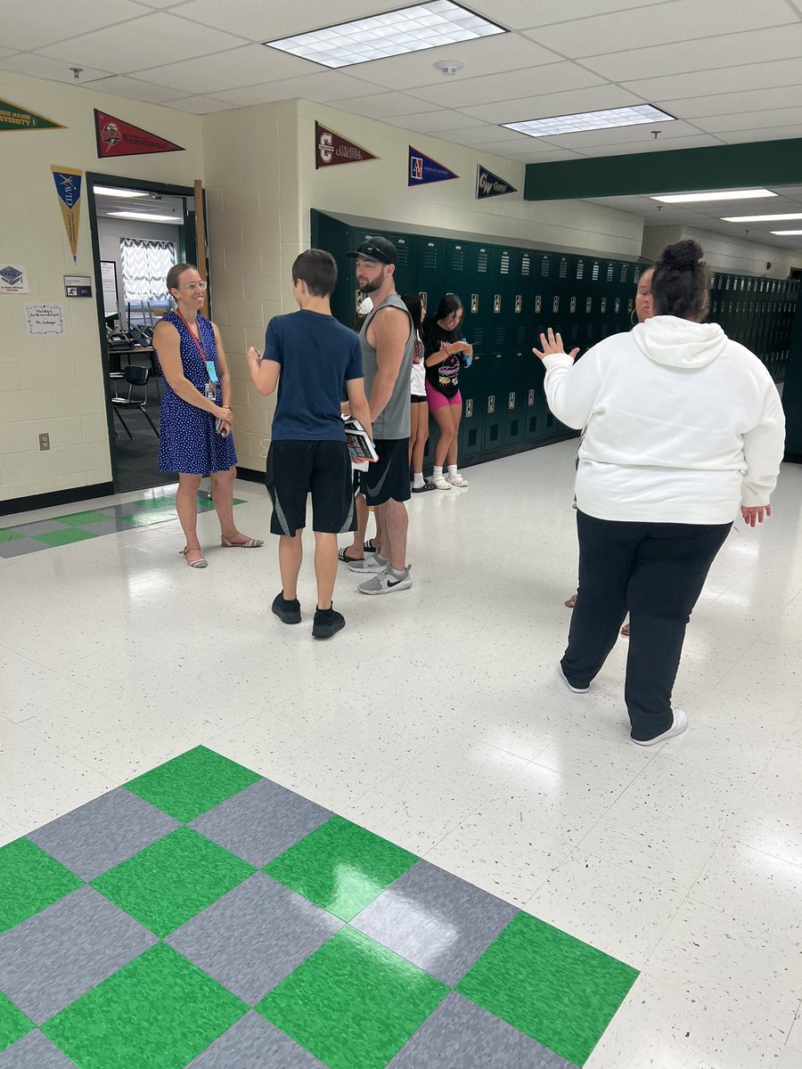 Mrs_Schoff's tweet photo. The teachers put on an amazing night. Thank you to all of the parents for their support at Open House. @PioneerRidge_MO https://t.co/qL9jmndfb6