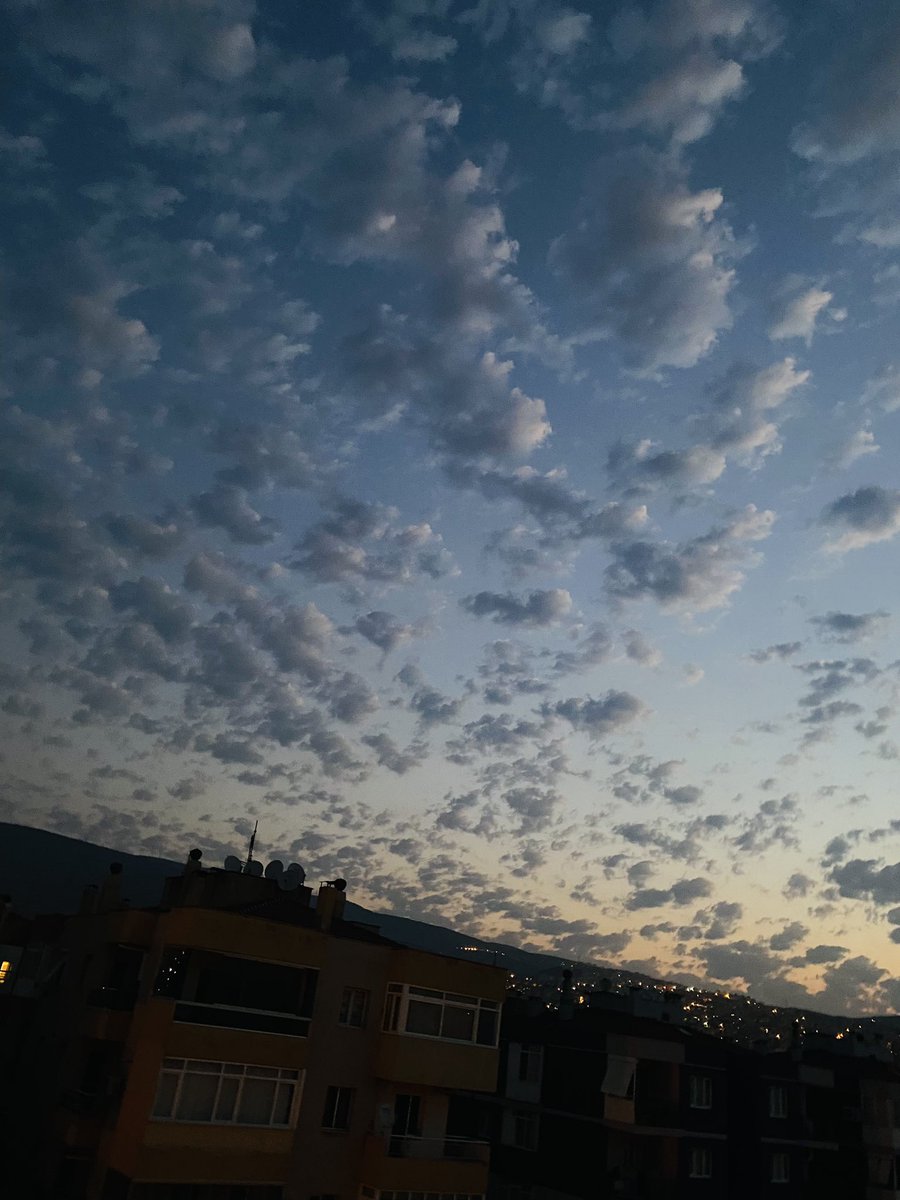 Haliluzun77's tweet photo. @MilenyumKahin Izmirdeki gokyuzu son durumu, https://t.co/inDbbMnm2m