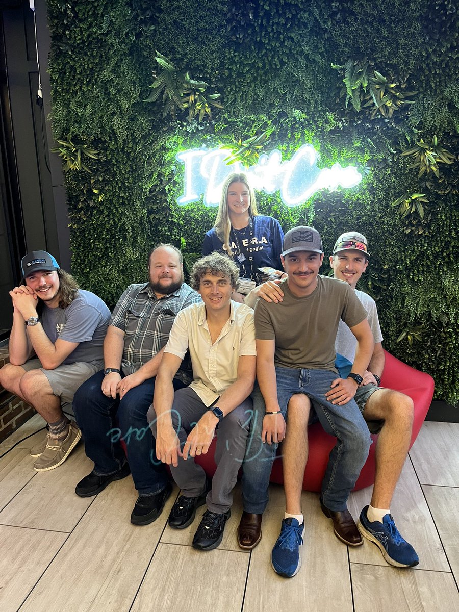 venturellilab's tweet photo. The A-Team on our last night of #AFS153 in #grandrapids. What an amazing conference, crowd, and city! Can’t wait for #AFS154 🌺 🤙😎🏄🌈🏝  @PatonWillbanks @muehlerfish https://t.co/UbENatyk1P