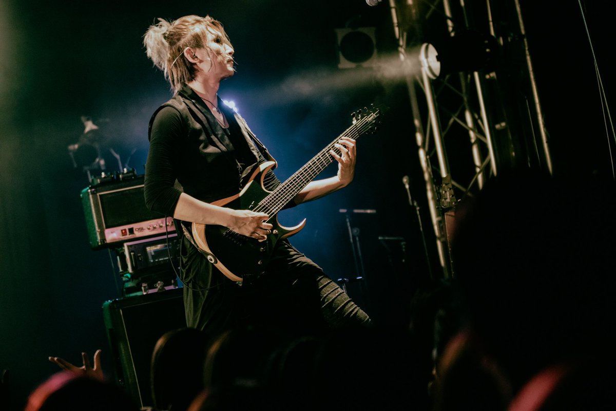 186cm 7弦ギタリストです。 よろしくお願いします。 2023/8/23 新宿