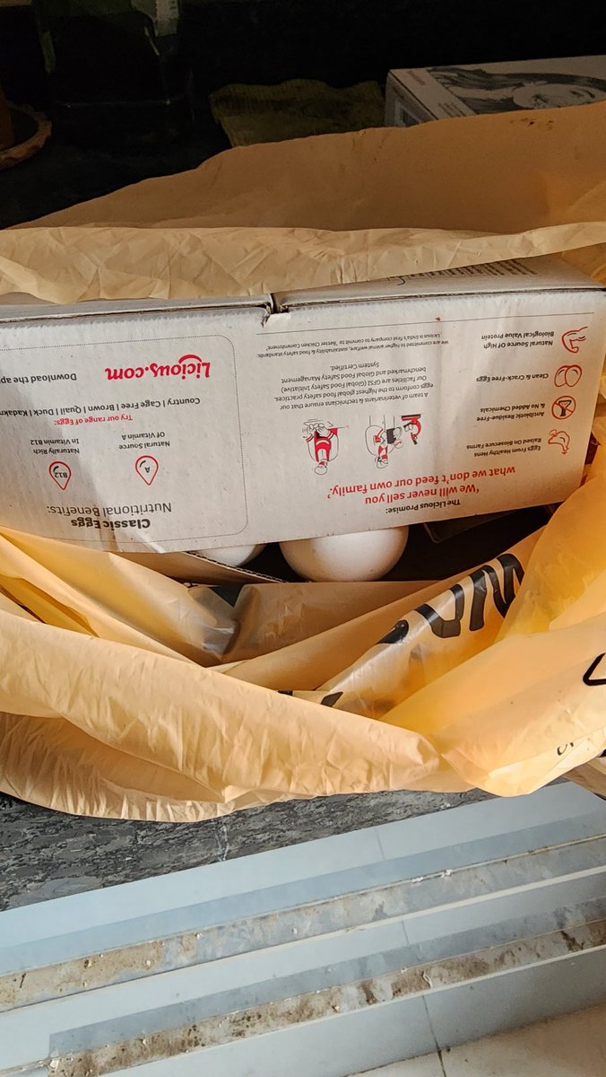 Andythinks's tweet photo. Hello @Swiggy and @LiciousFoods , look swiggy packed tour eggs and delivered it .

The risk of salmonella or related disease?

Swiggy says only replacement. So people should skip work and wait for broken eggs to be replaced ??

@jaagograhakjago @jagograhakjago @BandBajaateRaho @ https://t.co/yNisHvtnsJ