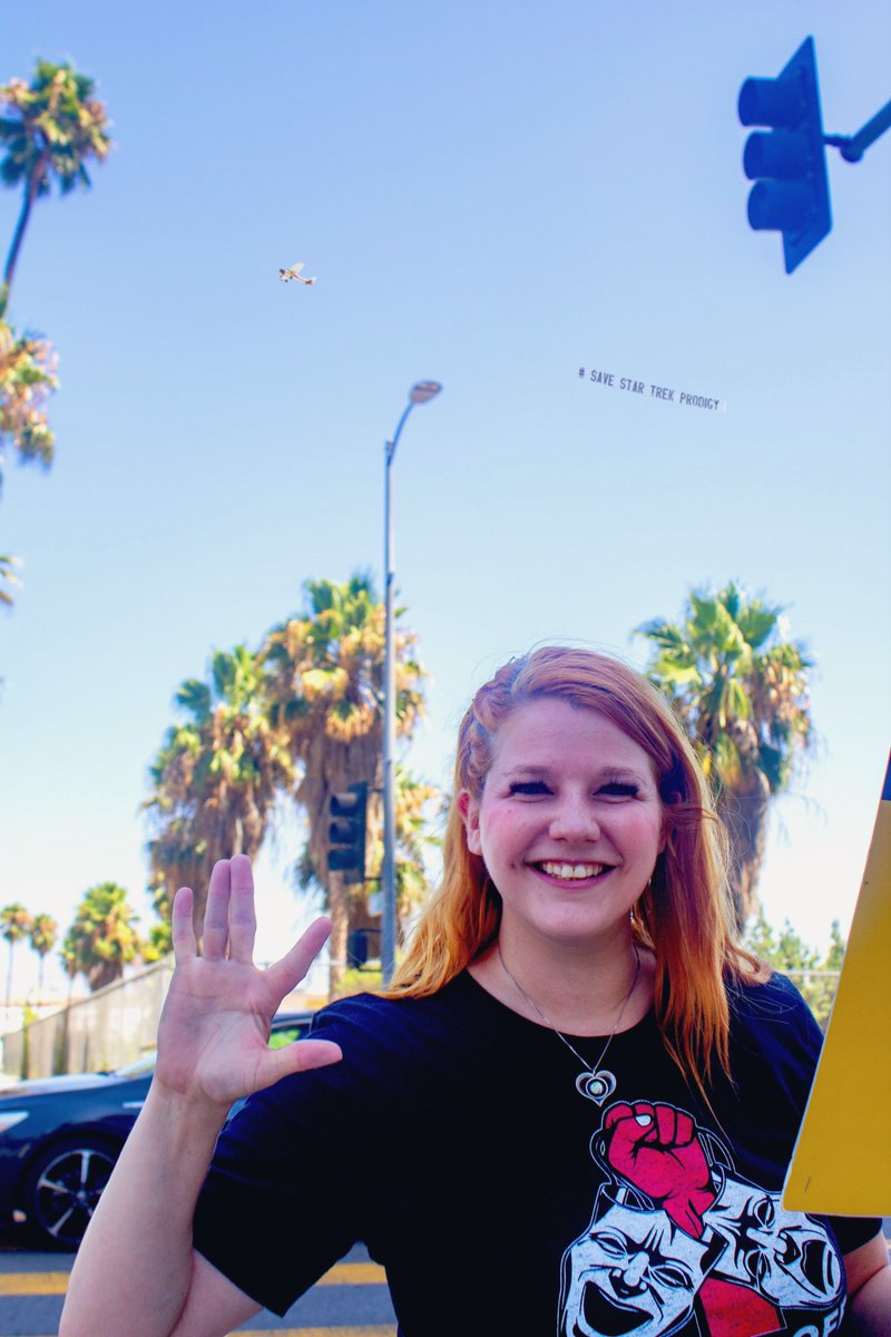 BonnieBellG's tweet photo. Look to the skies and “Go Fast!” 

Shout out to @GeekFilter for capturing this picture perfect moment! 

#StarTrekProdigy #SaveStarTrekProdigy #LiveLogsAndProper https://t.co/olpCg5a8Tg