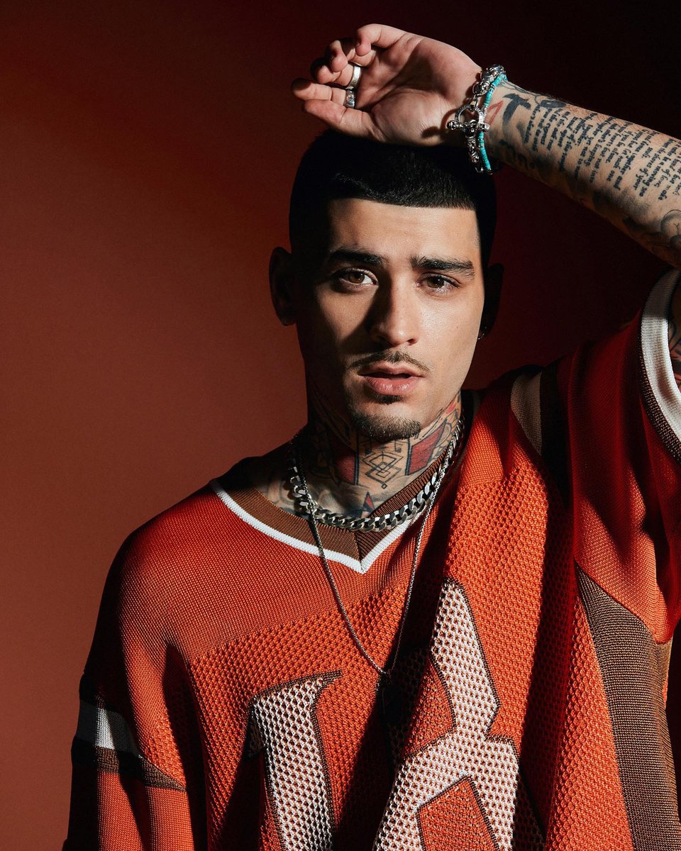 zayndailynews's tweet photo. New picture of Zayn by Dennis Leupold (via Universal Music India) https://t.co/IxuVqb92n2