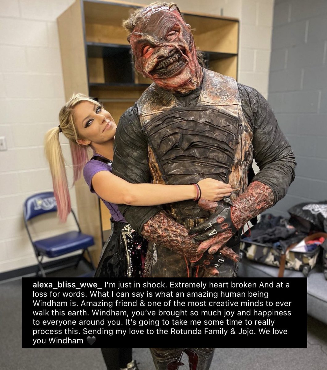InsidersPW's tweet photo. I almost broke down reading this ..  posted by #AlexaBliss 

Amazing behind the scenes picture of her and the “burned fiend”. 

Beautiful tribute to #BrayWyatt https://t.co/0IMNLSTrQ0