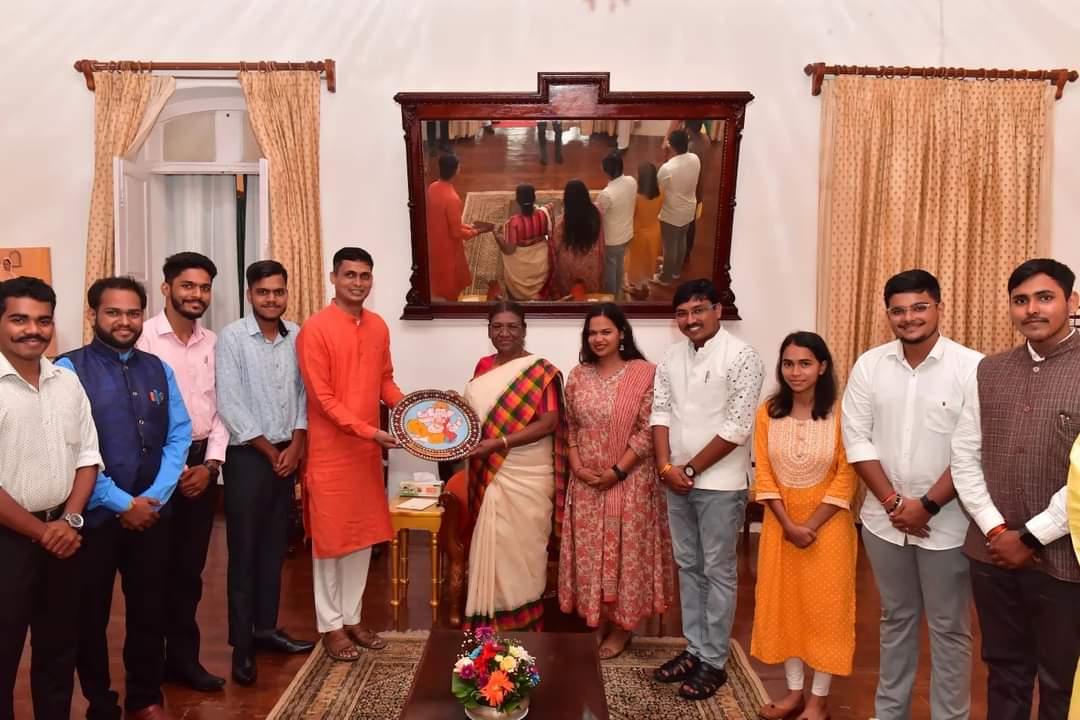 Meeting Hon'ble President of India Smt. Droupadi Murmu Ji at Goa Raj Bhavan.
<a href="/rashtrapatibhvn/">President of India</a> <a href="/ABVPVoice/">ABVP</a>  <a href="/ABVPKonkan/">ABVP Konkan</a>