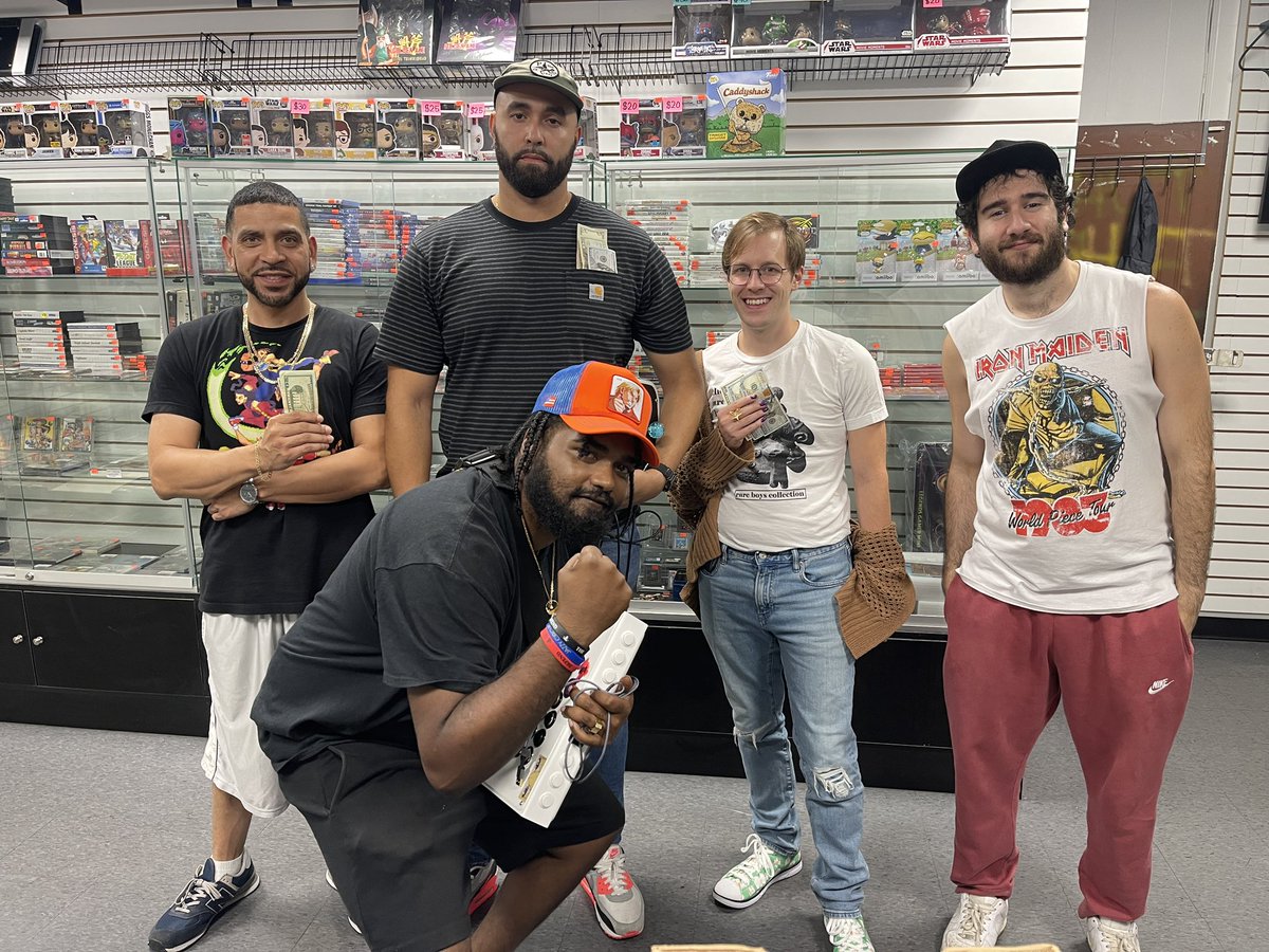 ArcadeBrooklyn's tweet photo. 1st place 🥇 @Dbus_CO . 2nd place 🥈 @Apollo19999 . 3rd place 🥉 @Super_Joe_78 . 4th place @GocarloTwitch . #fistofthenorthstar #thedivinesuccessor2 hosted by @slatttkarok . Thank you to @networkingyuppy @slatttkarok @bklynvideogames @RedCometOfAkagi for $100 donation to the pot. https://t.co/qAUWXxtWrB