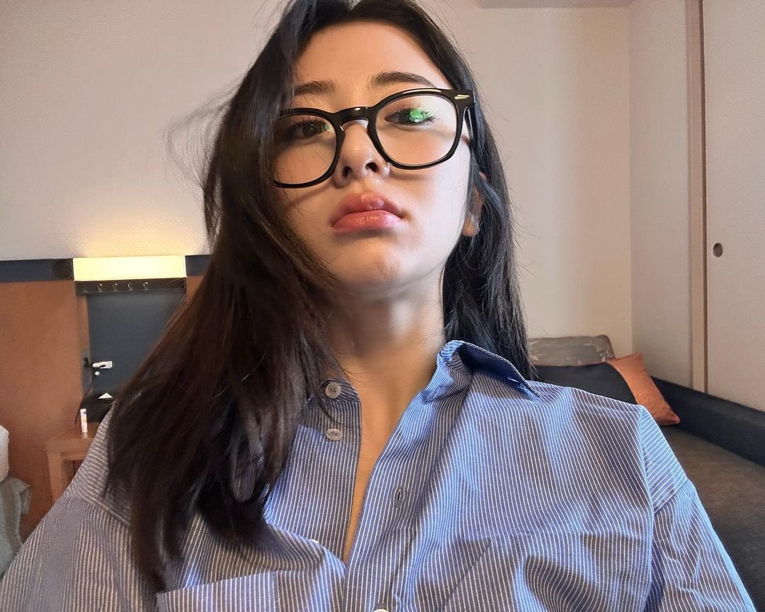 sserapics's tweet photo. yunjin update instagram https://t.co/Ur60CNguM4