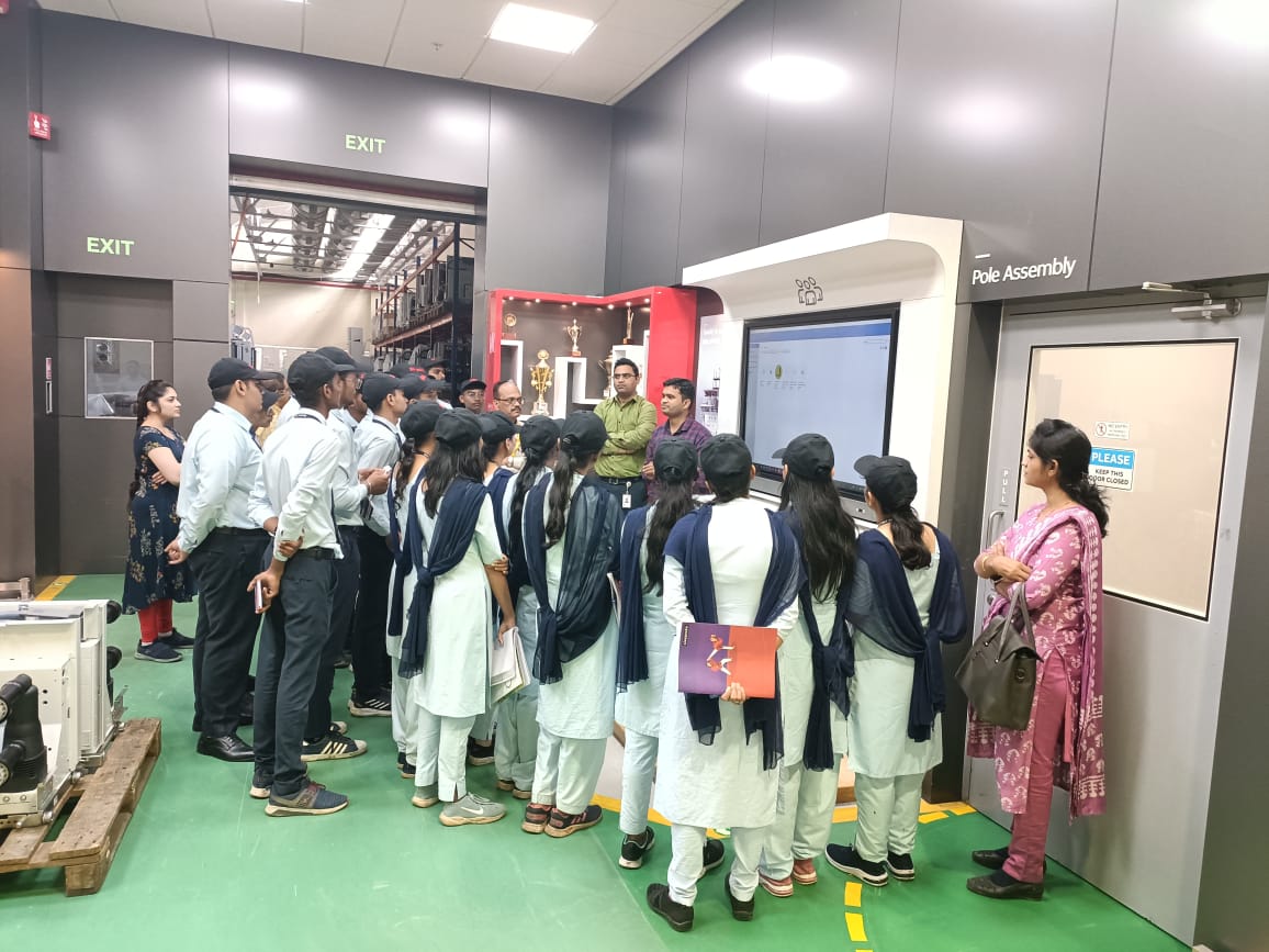 ABBIndia's tweet image. We were delighted to host talented young minds at ABB's Nashik campus. This is just the beginning of their technology journey, and we hope this motivates them to keep innovating.
#ABB #BeyondtheClassroom #InspiringYoungMinds