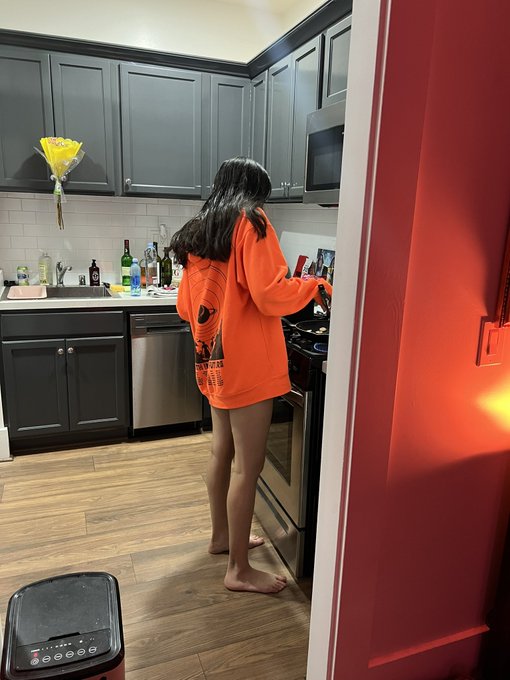 She just stopped making food and said &ldquo;you wanna fuck a traffic cone?&rdquo; https://t.co/154PoLCQ1G<a href="/tag/giveaway"class="tags"><span>#giveaway</span></a>