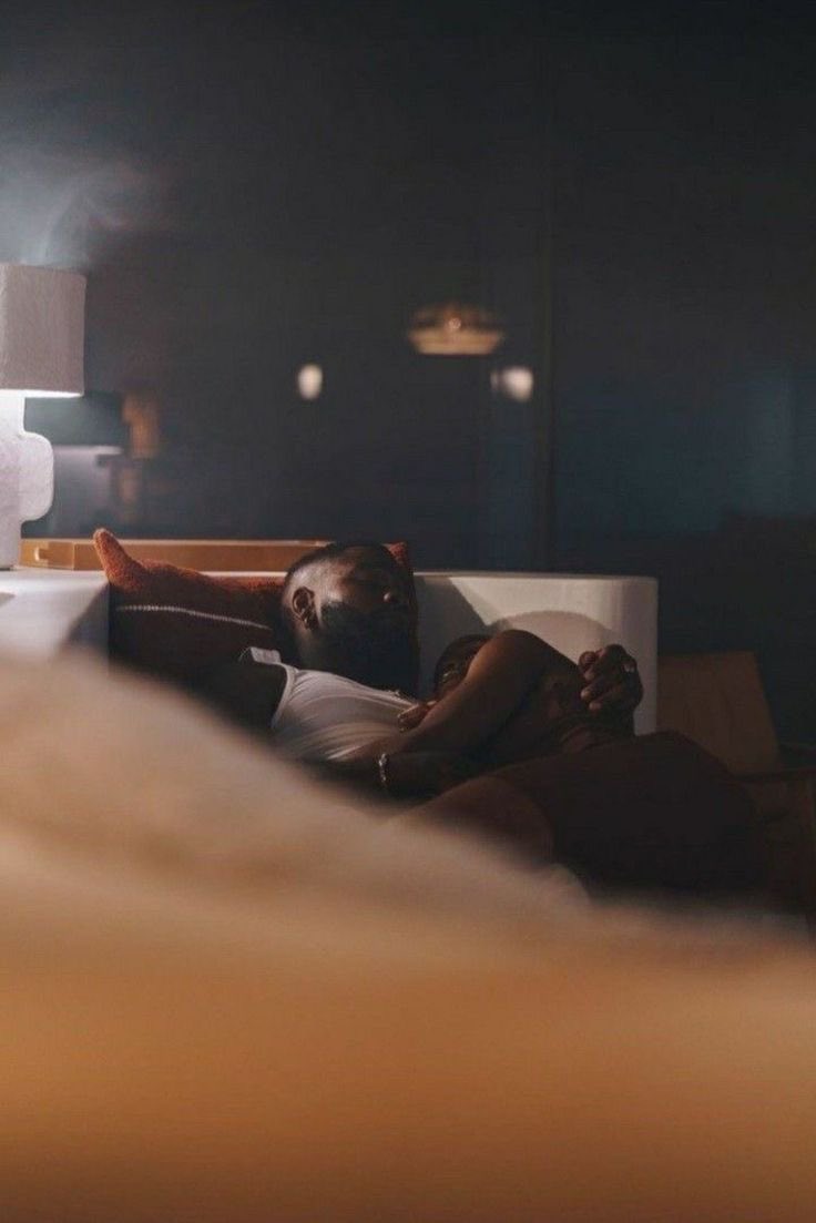 IssaLiyah__'s tweet photo. There’s no better feeling than laying up under your partner… just be feeling at peace fr 🥹👩🏽‍❤️‍💋‍👨🏿 https://t.co/ejj3zupMeT