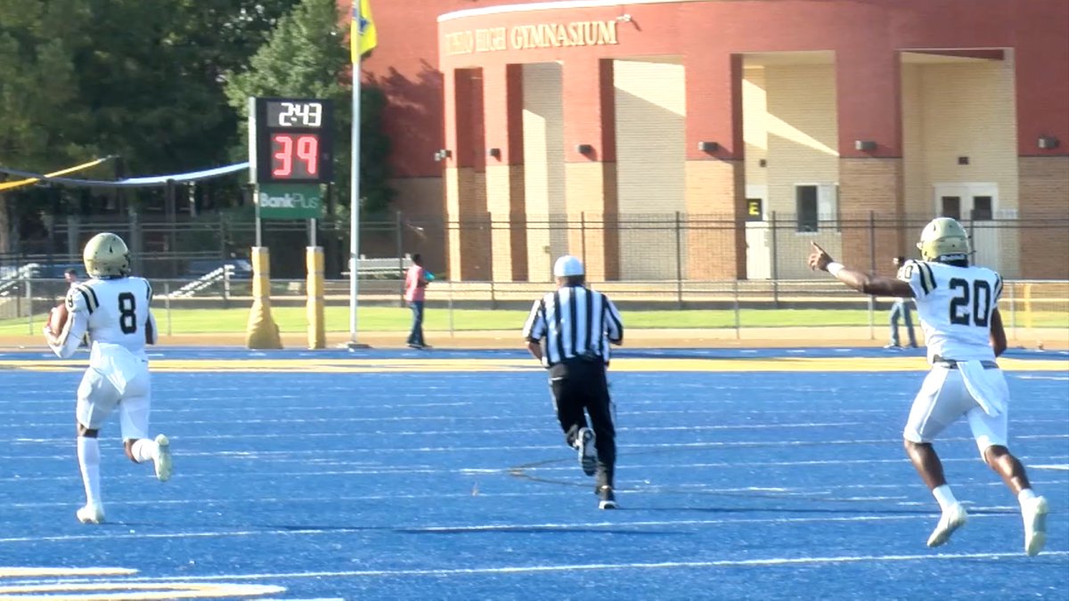 wtva9news's tweet photo. .@amoryfb linebacker Nathaniel Walker (8) is our first @Wendys Giant of the Week. Here he is returning an interception for a TD against Tupelo last week. https://t.co/pLM7nHLmiR https://t.co/bPBdiw5QVH