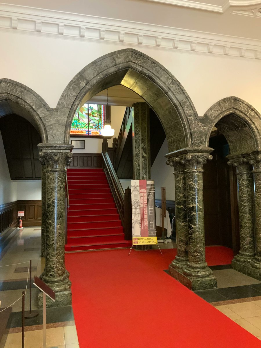 museum_commons's tweet photo. 中の人（🐱）は慶應義塾史展示館「曾禰中條建築事務所と慶應義塾Ⅰ明治・大正編」を見学しました🏫🐈元彰義隊士として維新を経験した事務所所長の一人・曾禰達蔵が、明治を迎え民間の建築家として社会を作るのは、一つの「闘い」だった…曾禰が慶應義塾の建築に携わったのには大きな意味を感じました。 https://t.co/uOFqXb3vZZ