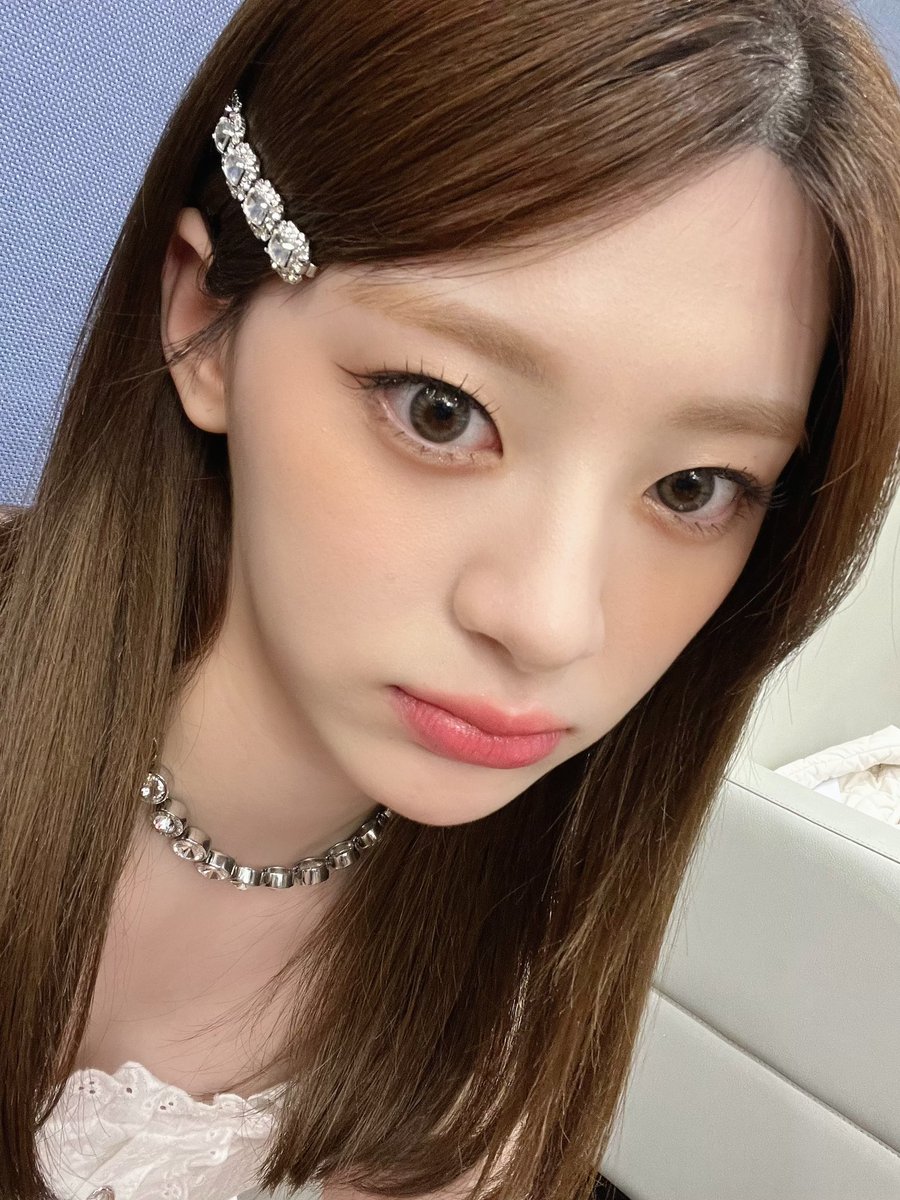 STAYC_talk's tweet photo. 🦊💬
짜잔👑

#STAYC #스테이씨 #Seeun #세은 https://t.co/7yOM02k22y