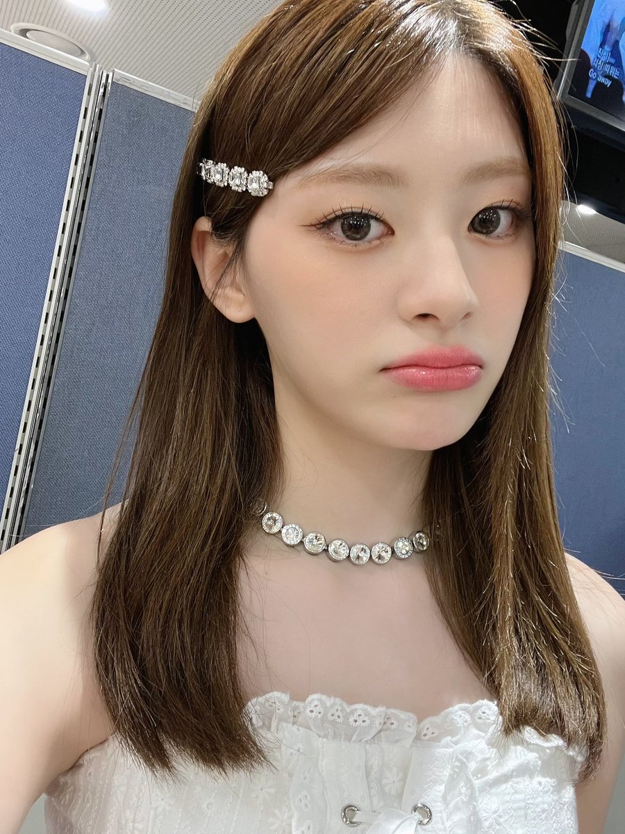 STAYC_talk's tweet photo. 🦊💬
짜잔👑

#STAYC #스테이씨 #Seeun #세은 https://t.co/7yOM02k22y