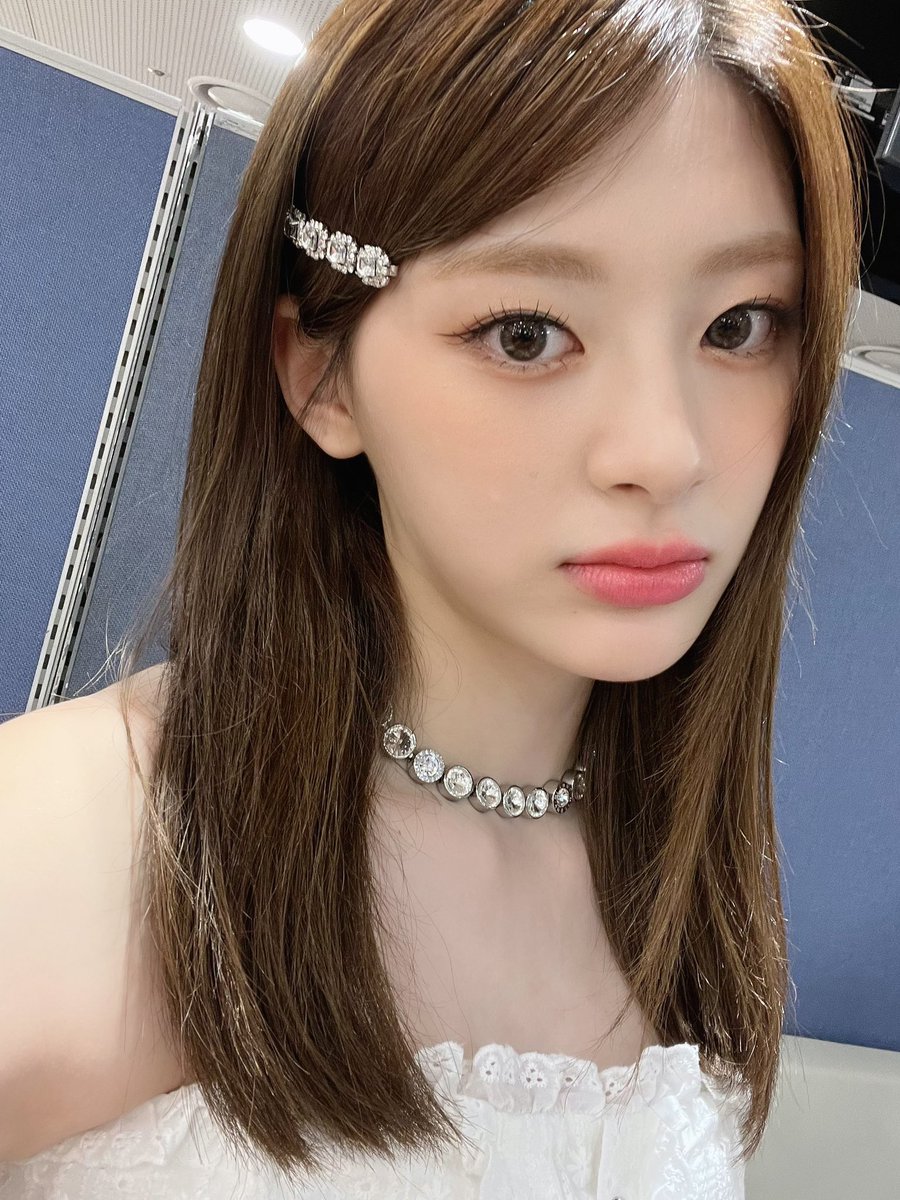 STAYC_talk's tweet photo. 🦊💬
짜잔👑

#STAYC #스테이씨 #Seeun #세은 https://t.co/7yOM02k22y