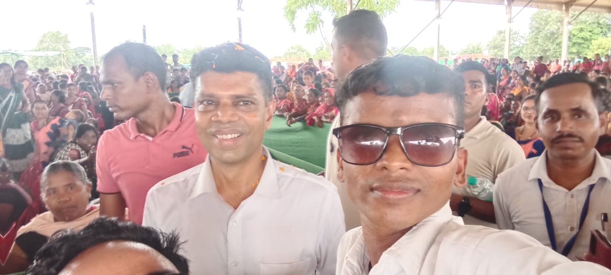 MalikSurendraT's tweet photo. ମୁଁ ବହୁତ ଆଶା ନେଇ ମାନ୍ୟବର @MoSarkar5T ସଚିବ ପାଣ୍ଡିଆନ ଆଜ୍ଞାଙ୍କ ବଲାଙ୍ଗୀର ଗସ୍ତ ସମୟରେ ତାଙ୍କ ମାଧ୍ୟମରେ ମାନ୍ୟବର ମୁଖ୍ୟମନ୍ତ୍ରୀ @Naveen_Odisha ଙ୍କୁ ��ୁହାରୀ କରିଥିଲି କିନ୍ତୁ ମୋତେ ଏଯାଏଁ କୌଣସି ସହାୟତା ମିଳିଲାନି  ।କାହିଁକି ଦିବ୍ୟାଙ୍ଗ ପ୍ରତି ଏ ଅବିଚାର! @CMO_Odisha @CollectorBgr @tanaya_p @JagiPanda ୧/2 https://t.co/l8cAWH6Sqx