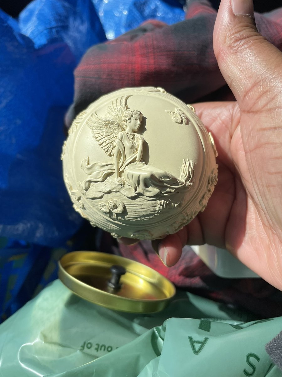 CrumpHansted's tweet photo. Okay okay okay universe I get it I need to be writing instead of shopping.
Found these while thrifting today
#GoddessNike trinket box 🥹 https://t.co/XJeRwZvN12