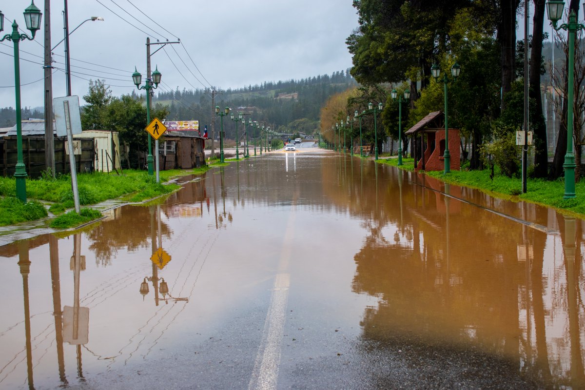 Naitsirkx's tweet photo. Registro fotográfico de zonas afectadas e incertidumbre frente a crecida de las aguas el 22-08-2023, fallas en las comunicaciones y servicios básicos en #Curepto. https://t.co/DepuCxb0kn