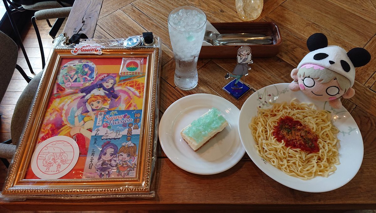 tomo0109's tweet photo. 「Cafe de Lapis」さんで飲食をしています⭐
私が作ったクゥクゥちゃんのアクリルスタンド入りフォトフレームを寄贈してから今日で一周年になりました。
今年の5月にはラブライブ公式と「Cafe de Lapis」さんとのコラボイラスト内に寄贈したフォトフレームが描かれたのは嬉しかったです😊
#CafedeLapis https://t.co/y2hO7byfwK
